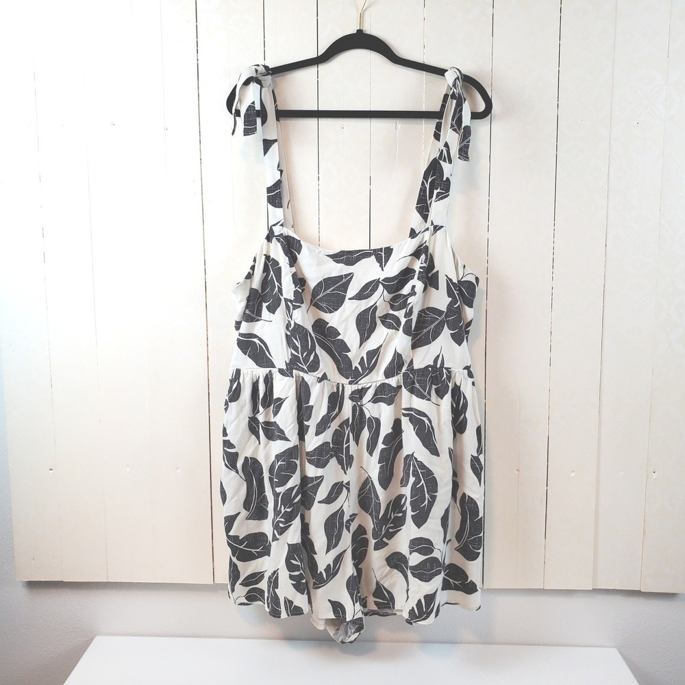 Torrid Black White Tropical Leaf Tie Shoulder Romper Plus Size 2 Pockets